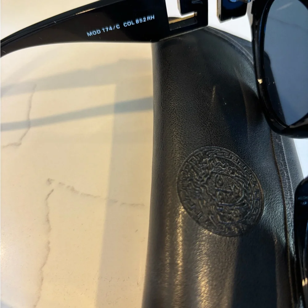 Gianni Versace T74 C Col 852 RH Black and Gold Sunglasses, Rhinestone RARE‼️😎